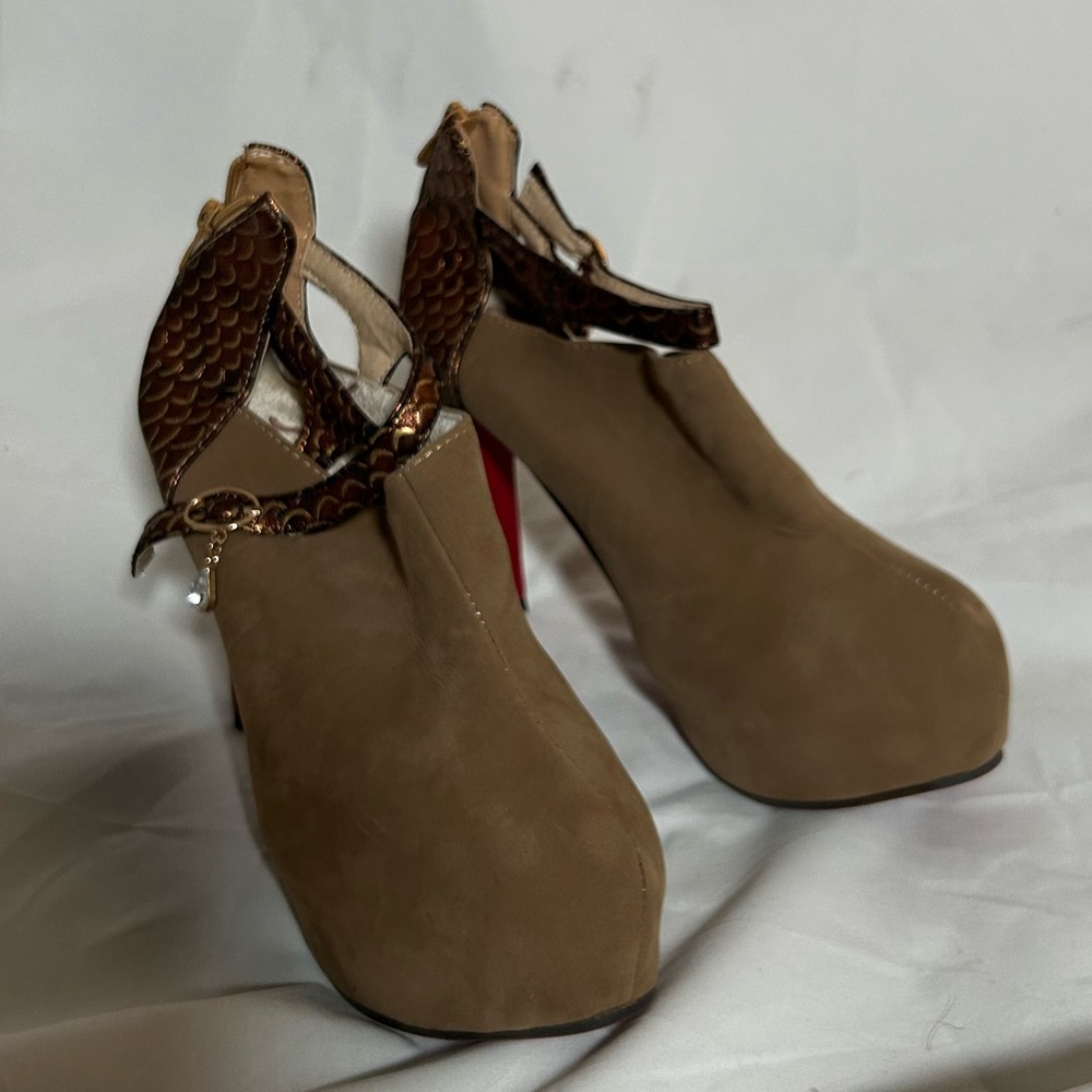Elegant Tan and Brown Women's Heels
